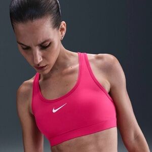 🩷Nike Women's Vibrant Pink Sports Bra
